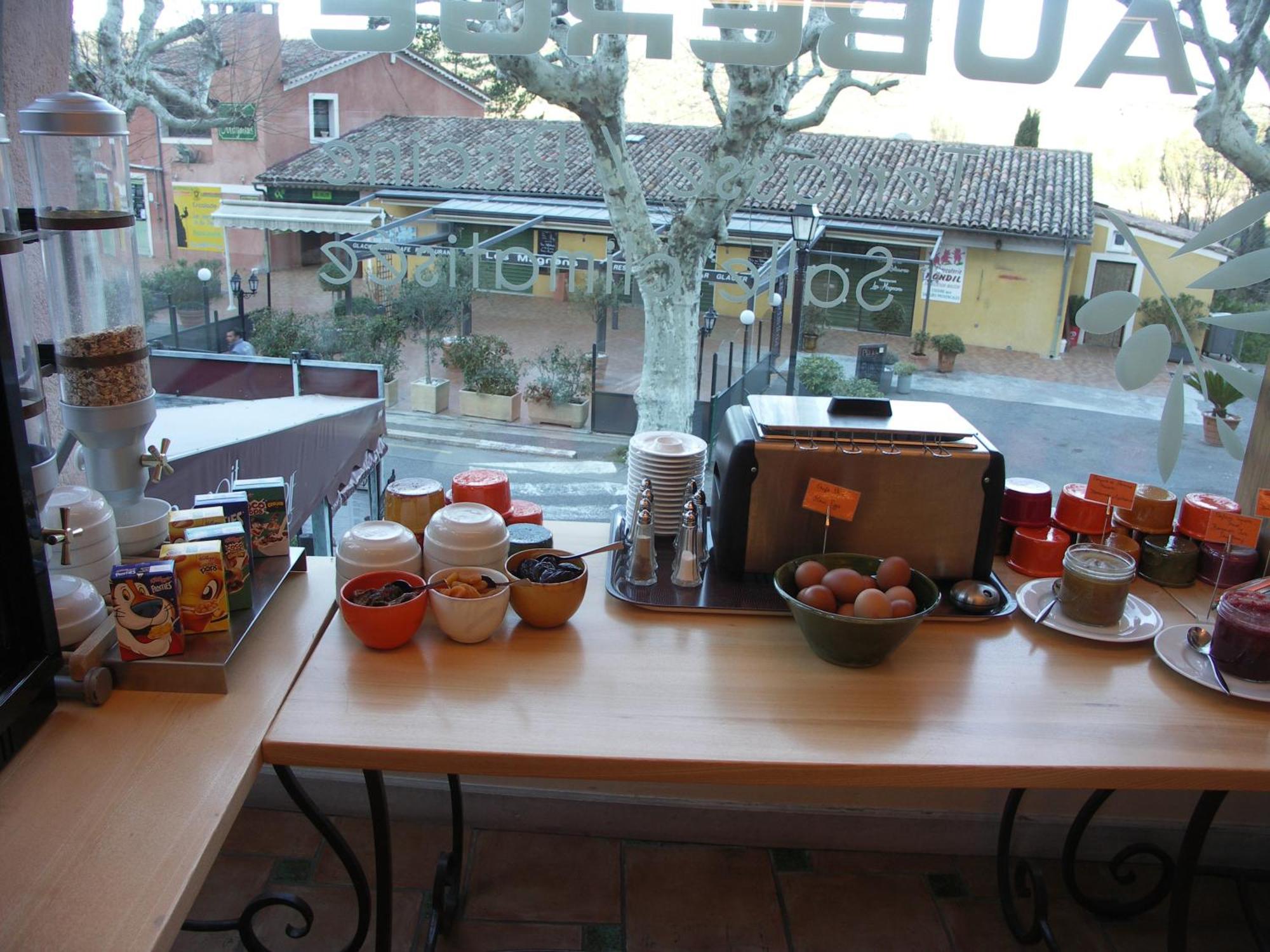 Hotel La Bonne Auberge มูสติเยร์-แซ็งต์-มารี ภายนอก รูปภาพ